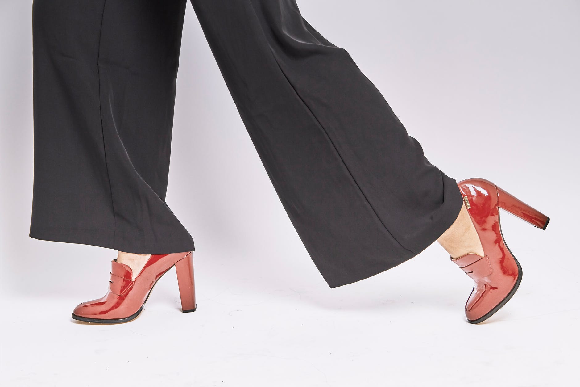 woman wearing brown leather chunky heeled shoes